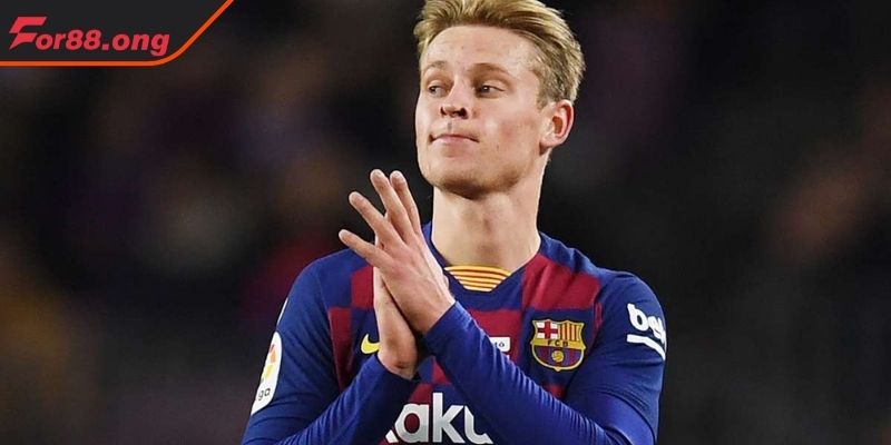 Central midfielder box-to-box